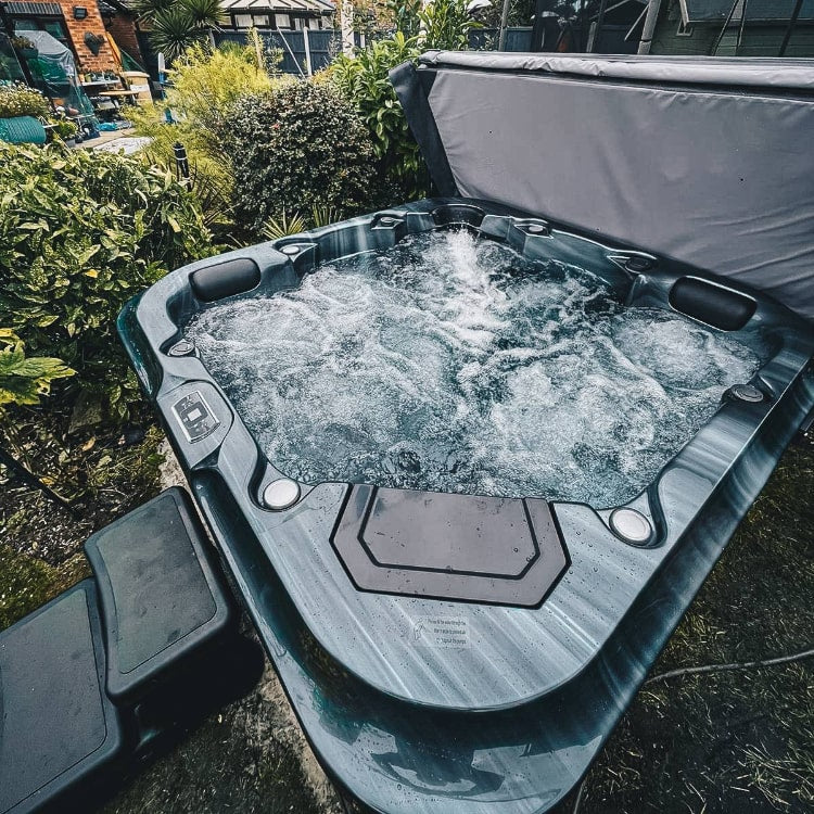 H2O 4200 Series 5-Person Twin-Lounger Hot Tub