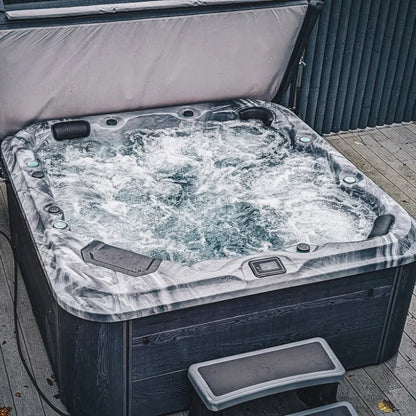 H2O 6000 Series 6-Person 32A Hot Tub