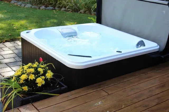 Canadian Spa Company Manitoba 14-Jet 4-Person Hot Tub Canadian Spa Company