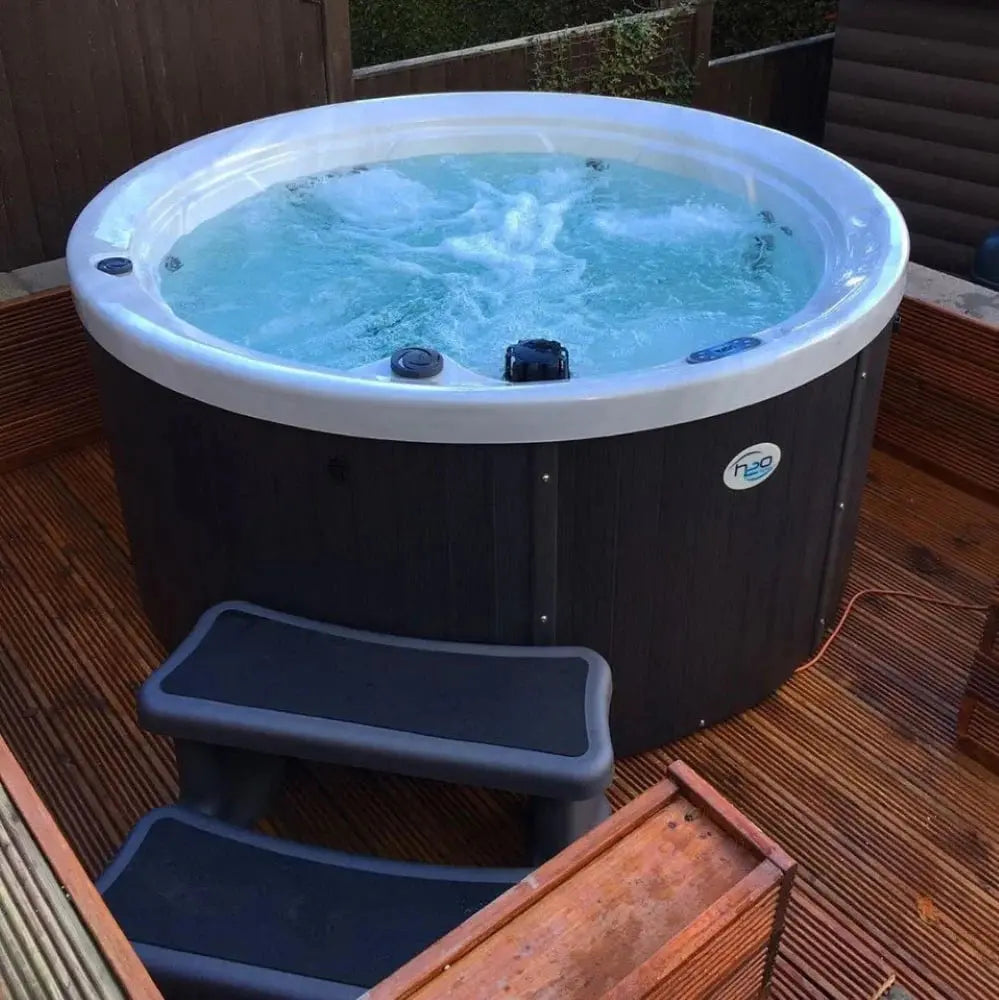 H2O 1000 Series 5-Person 13A Plug & Play Round Hot Tub H2O Hot Tubs