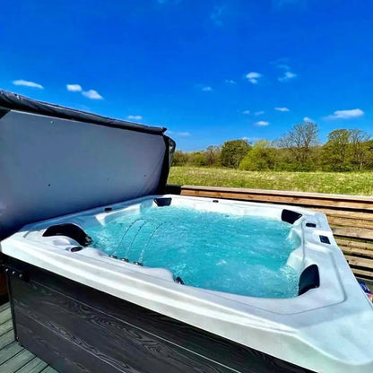 H2O Retreat Bay XL 6-Person 32A Hot Tub H2O Hot Tubs