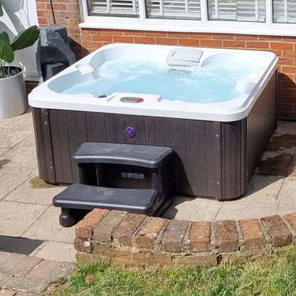 Canadian Spa Company Manitoba 14-Jet 4-Person Hot Tub