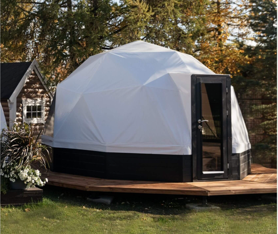 Stargazer Serenity: Luxury Glamping Pod