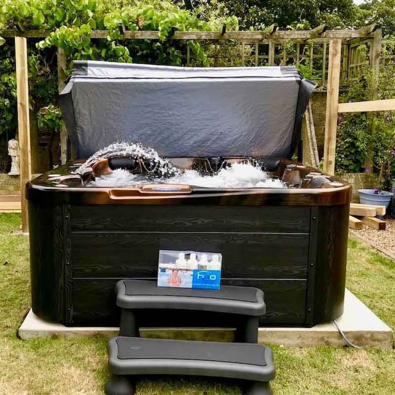 H2O 4500 Series 5-Person 32A Hot Tub